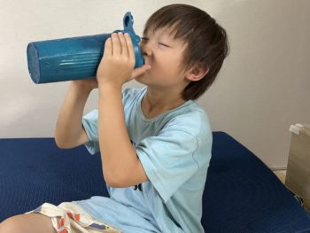 プロテイン飲んでる様子